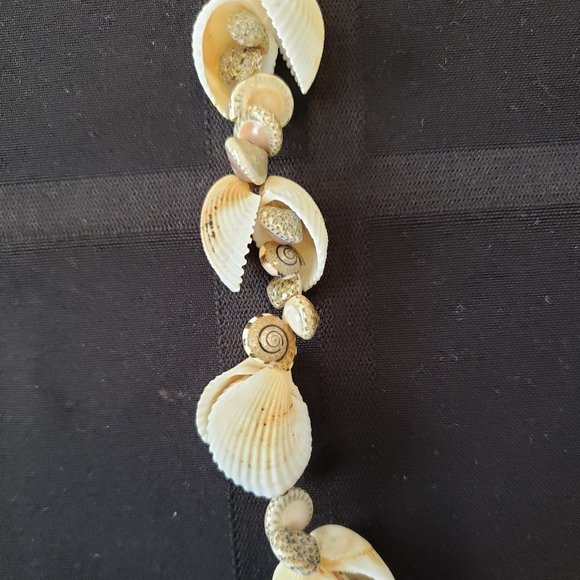 Vintage Beautiful Brown & White Shell Boho Necklace from Hawaii        A - Picture 2 of 4